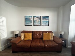 House - Sleeps 6, Pet Friendly & Courtyard