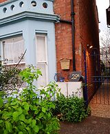 Captivating 2-bed Hideaway Apartment in Gloucester