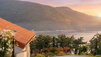 Namhae Eagless Poolvilla Pension