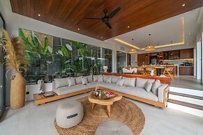 Villa Luna - 4BR in Pererenan