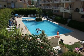 Residence with pool on the promenade
