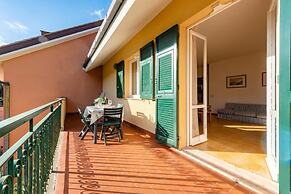Peaceful Apartment In Deiva Marina