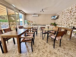 Akhdar Apartments