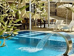 Akhdar Apartments