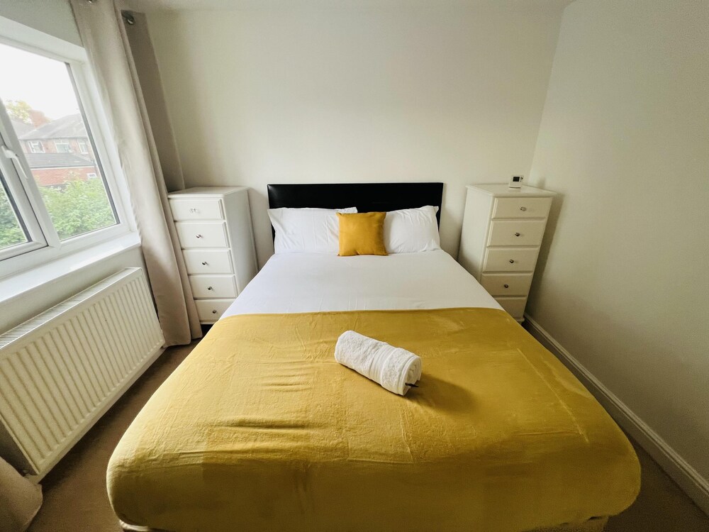 Charming 3-bed House in Levenshulme, Manchester
