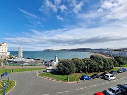 Min y Don Llandudno