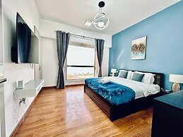 3BR Luxury Apartment Sea View