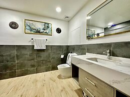 3BR Luxury Apartment Sea View