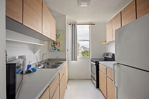 Marina Beach 2 Bd Oceanfront Pool Parking