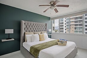 Marina Beach 2 Bd Oceanfront Pool Parking