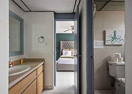 Marina Beach 2 Bd Oceanfront Pool Parking