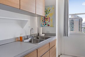 Marina Beach 2 Bd Oceanfront Pool Parking