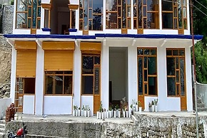Goroomgo Mansarovar Inn Munsyari