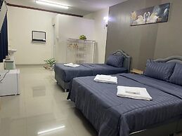 2B Cozy Hostel