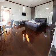 2B Cozy Hostel