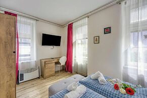 Jantar Apartments