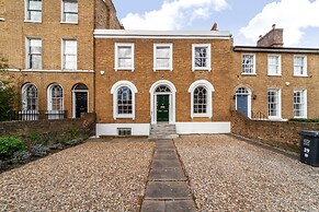 Modern & Stylish House in Deptford
