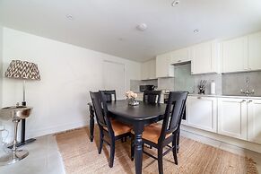 Modern & Stylish House in Deptford