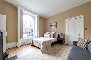 Modern & Stylish House in Deptford