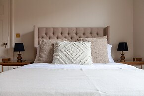 Modern & Stylish House in Deptford