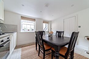 Modern & Stylish House in Deptford