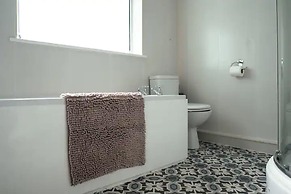 Inviting 4-bed House in Kettering