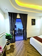 Thu Le Hotel