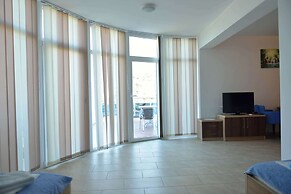 Belvedere Apartments with Seaview