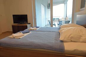 Belvedere Apartments with Seaview
