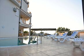 Belvedere Apartments with Seaview