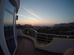 Belvedere Apartments with Seaview