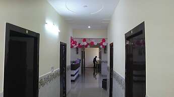 Hotel Pragati palace