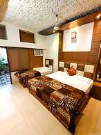 Goroomgo Hotel Revoli Amritsar