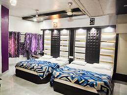 Goroomgo Hotel Revoli Amritsar