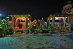 ALMOS HOTEL