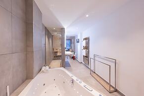 Lakefront Suite 148