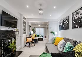 Central Pier Place - Large Group House Sleeps up to 16
