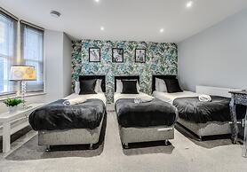 Central Pier Place - Large Group House Sleeps up to 16