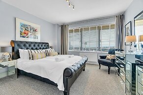Deco Seafront - Seafront Apartment - Sleeps up to 6