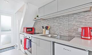 On the Water -waterside Studio With Terrace Overlooking the Harbour