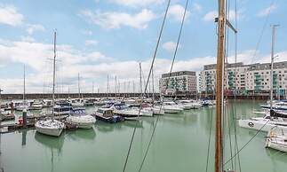 On the Water -waterside Studio With Terrace Overlooking the Harbour