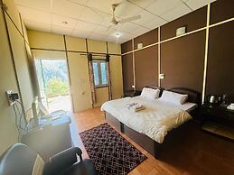Kedar Heights Heli Resort