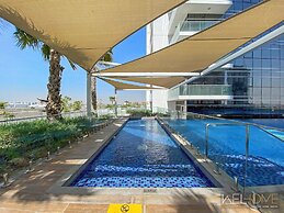 WelHome - Breathtaking 1BR Apt with Balcony and City View