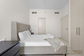 WelHome - Breathtaking 1BR Apt with Balcony and City View