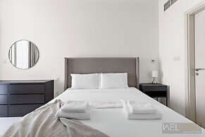 WelHome - Breathtaking 1BR Apt with Balcony and City View