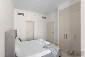 WelHome - Breathtaking 1BR Apt with Balcony and City View