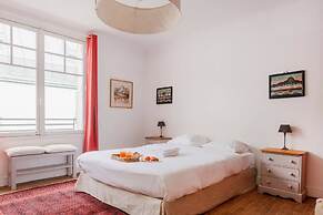 Eiffel Tower Saint Residence
