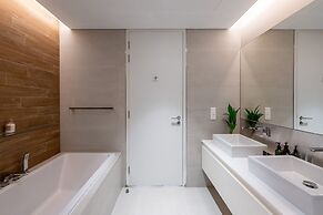 Modern Bluewaters 1BR w Relaxing Balcony View