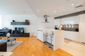 Modern Bluewaters 1BR w Relaxing Balcony View