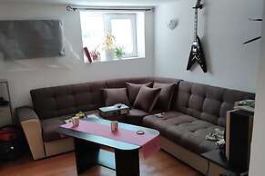 2 Bed Villa - Sleeps 7 - Private Garden - Parking